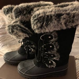 Khombu Nellie Size 8 Snow Boots